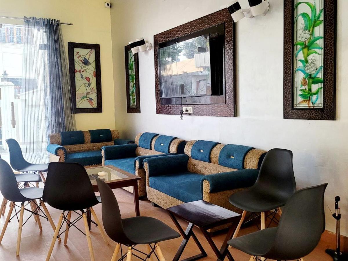 Solitude, The Boutique Hotel Халдвані Екстер'єр фото