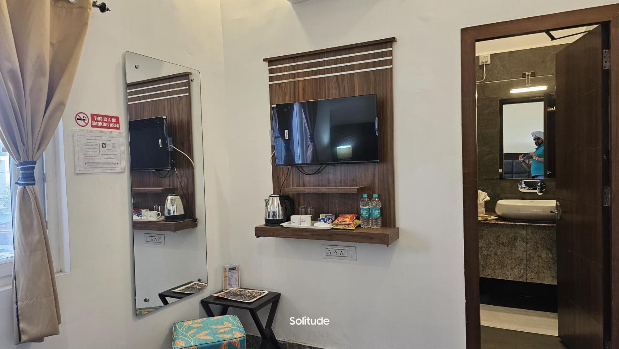 Solitude, The Boutique Hotel Халдвані Екстер'єр фото