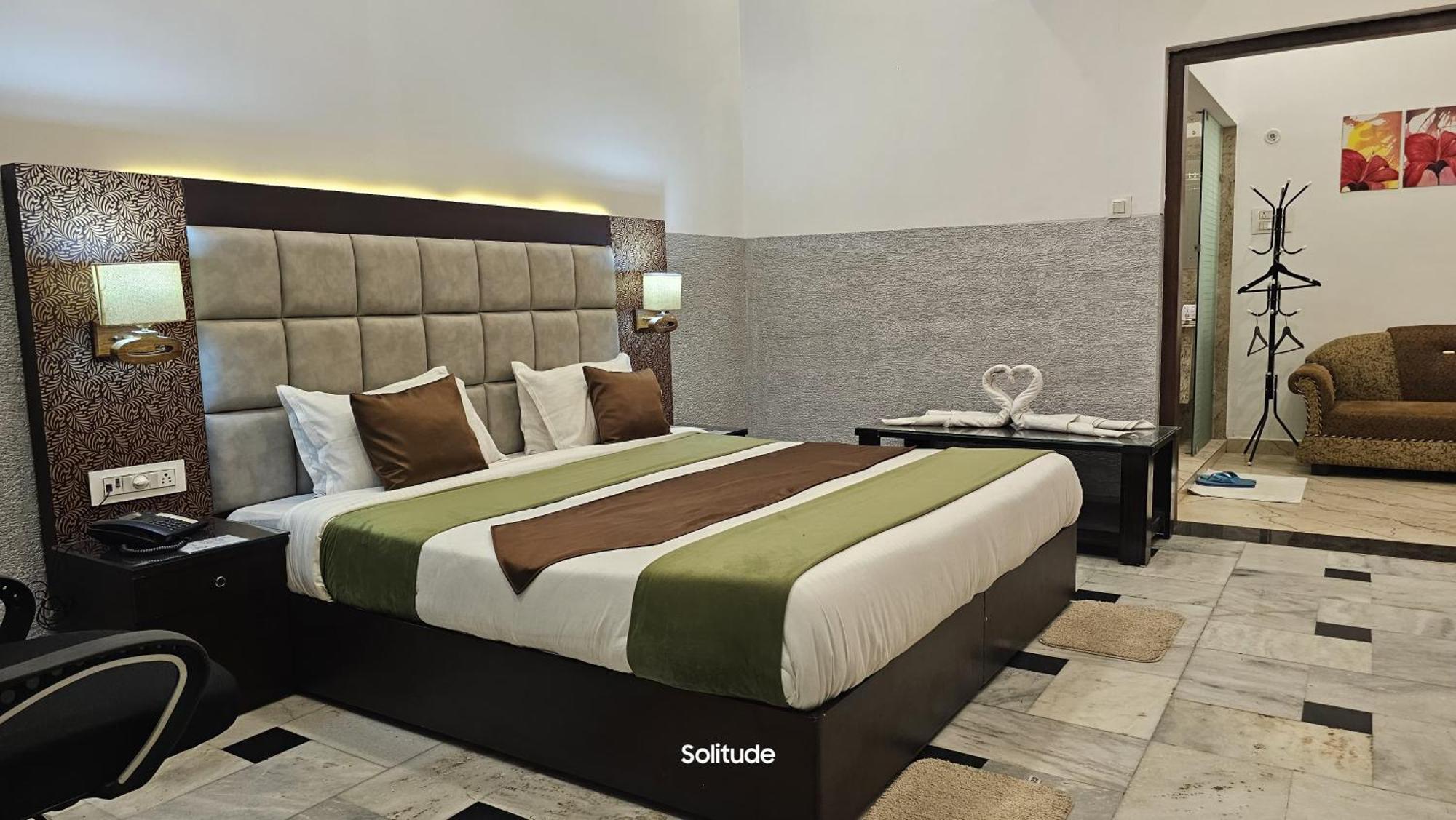 Solitude, The Boutique Hotel Халдвані Екстер'єр фото