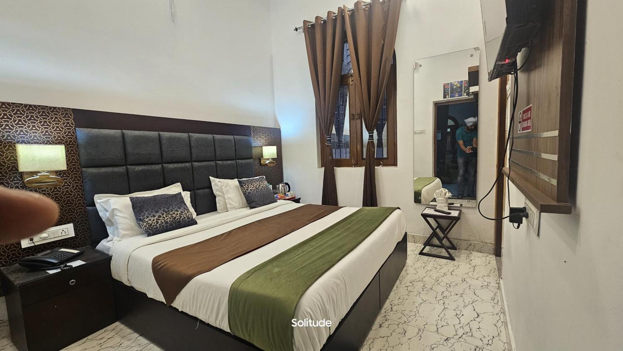 Solitude, The Boutique Hotel Халдвані Екстер'єр фото